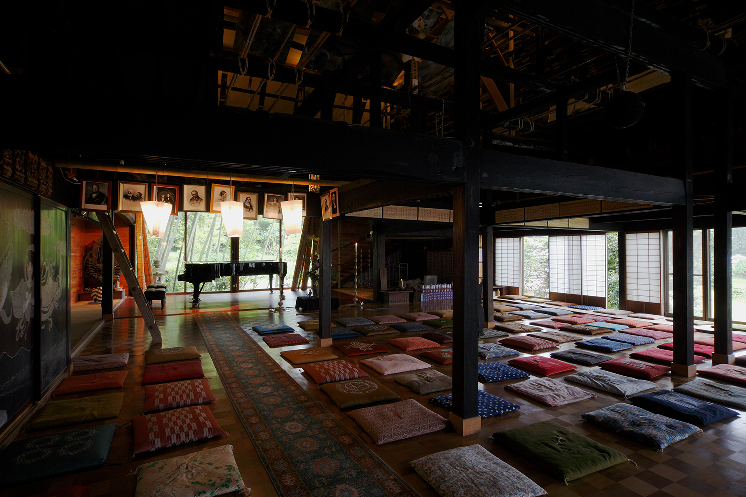 かやぶき音楽堂